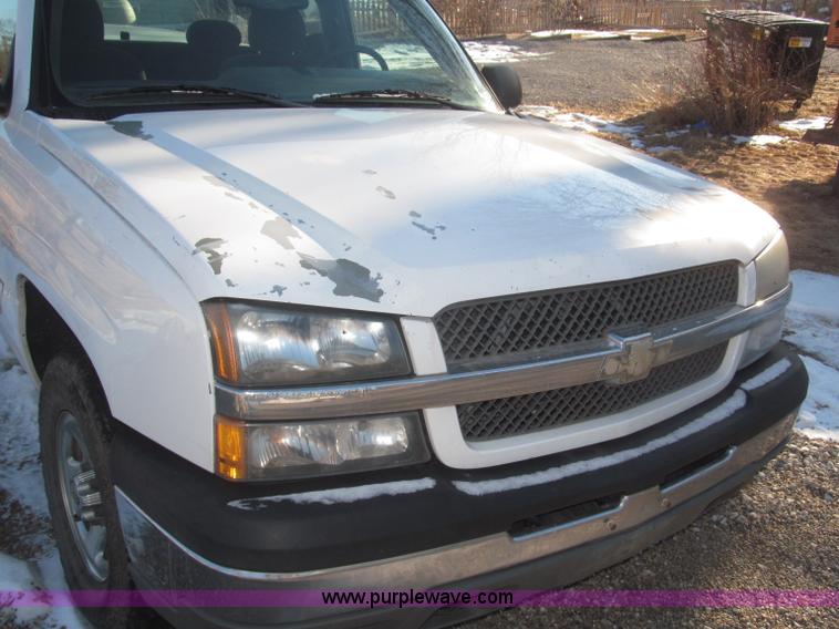 image for item F7253 2004 Chevrolet Silverado 1500 LS Ext. Cab pickup truck