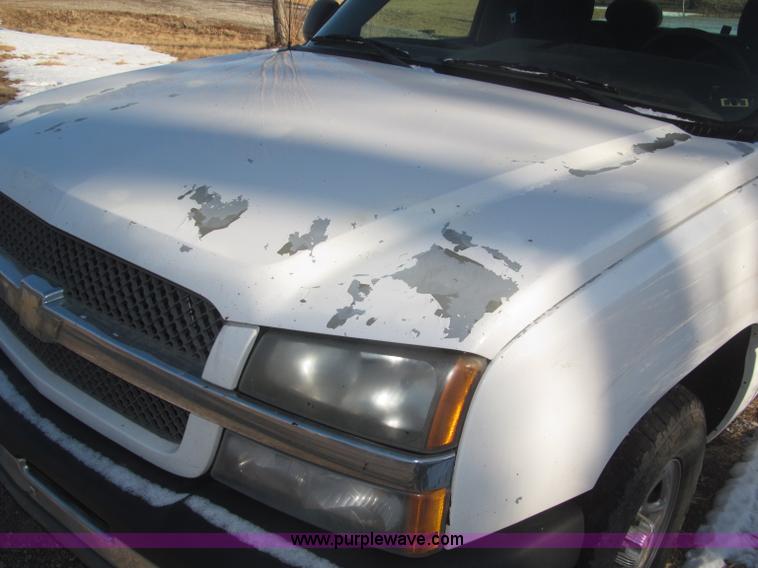 image for item F7253 2004 Chevrolet Silverado 1500 LS Ext. Cab pickup truck