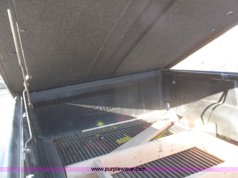 image for item F7253 2004 Chevrolet Silverado 1500 LS Ext. Cab pickup truck