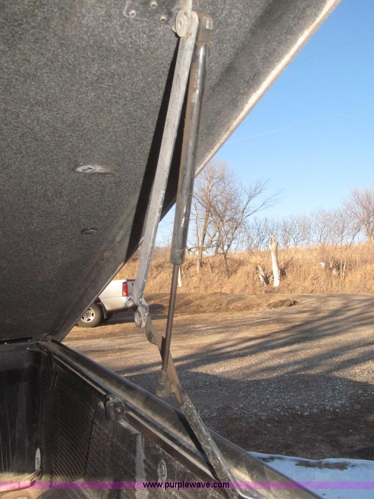 image for item F7253 2004 Chevrolet Silverado 1500 LS Ext. Cab pickup truck