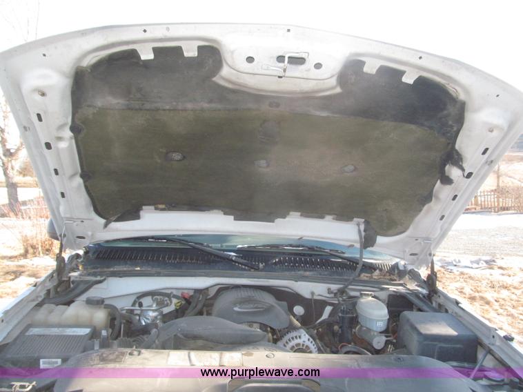 image for item F7253 2004 Chevrolet Silverado 1500 LS Ext. Cab pickup truck