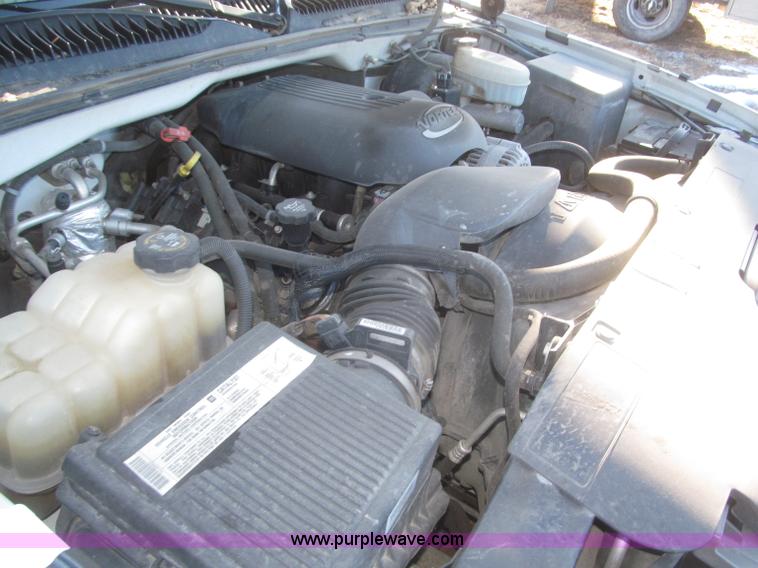 image for item F7253 2004 Chevrolet Silverado 1500 LS Ext. Cab pickup truck