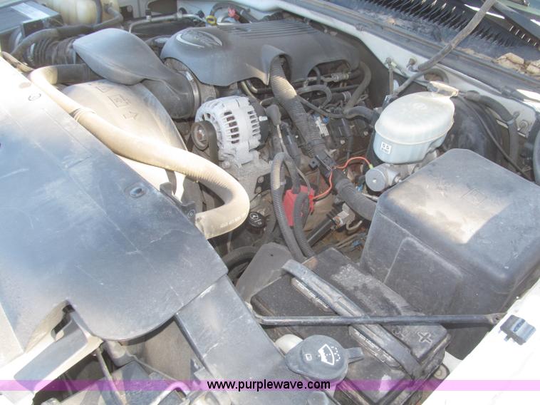 image for item F7253 2004 Chevrolet Silverado 1500 LS Ext. Cab pickup truck