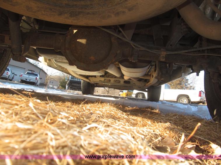 image for item F7253 2004 Chevrolet Silverado 1500 LS Ext. Cab pickup truck