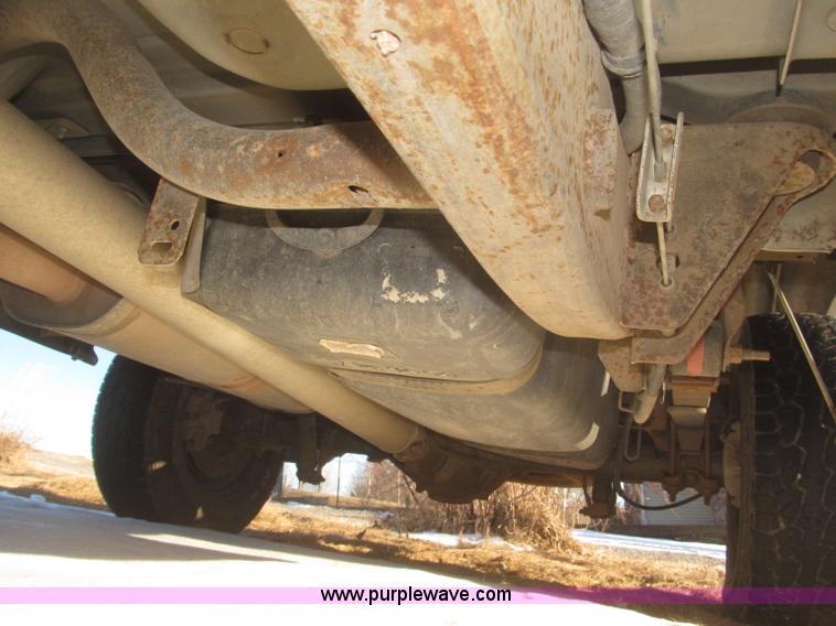 image for item F7253 2004 Chevrolet Silverado 1500 LS Ext. Cab pickup truck