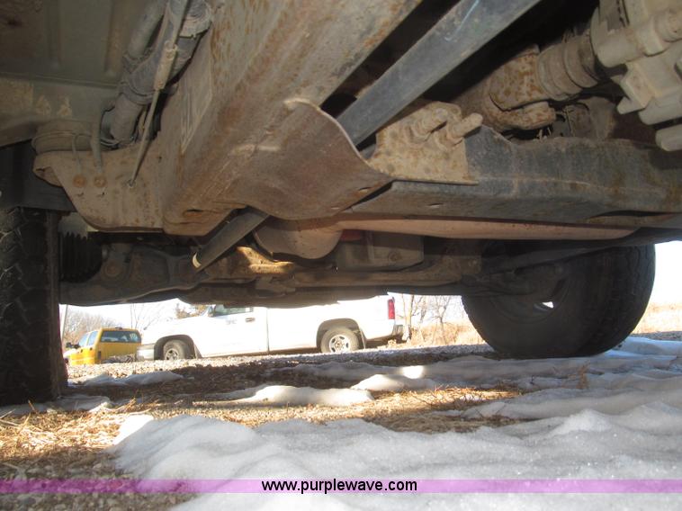 image for item F7253 2004 Chevrolet Silverado 1500 LS Ext. Cab pickup truck