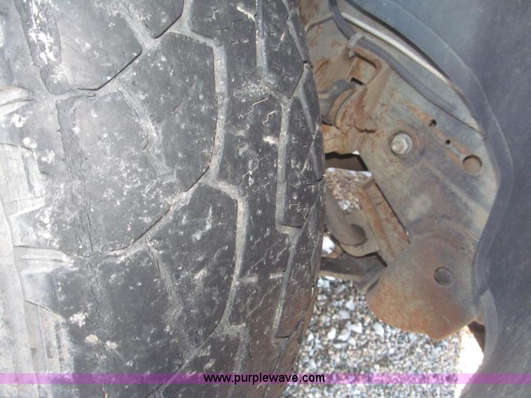 image for item F7253 2004 Chevrolet Silverado 1500 LS Ext. Cab pickup truck