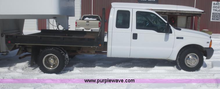 image for item F8188 2001 Ford F350 Super Duty flatbed truck