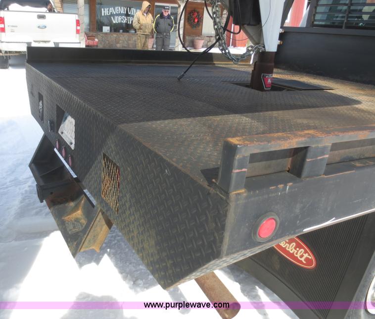 image for item F8188 2001 Ford F350 Super Duty flatbed truck