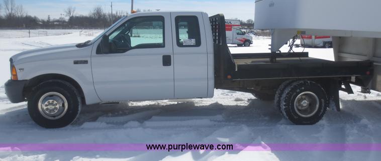 image for item F8188 2001 Ford F350 Super Duty flatbed truck