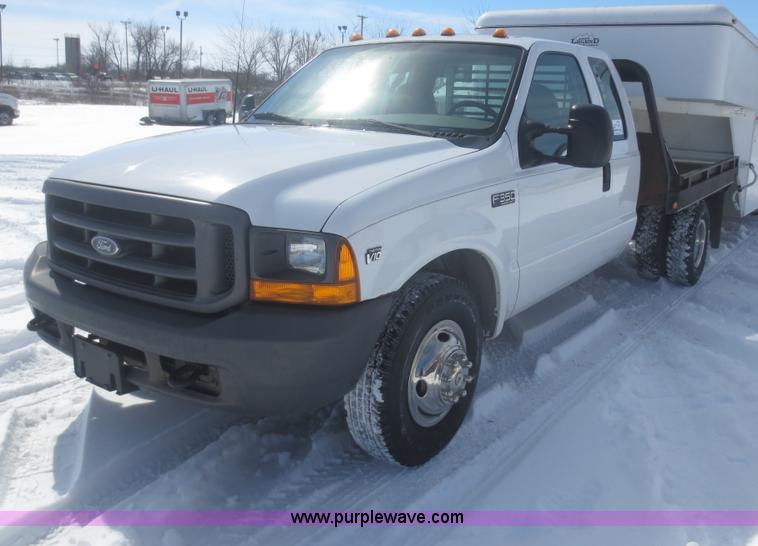 image for item F8188 2001 Ford F350 Super Duty flatbed truck