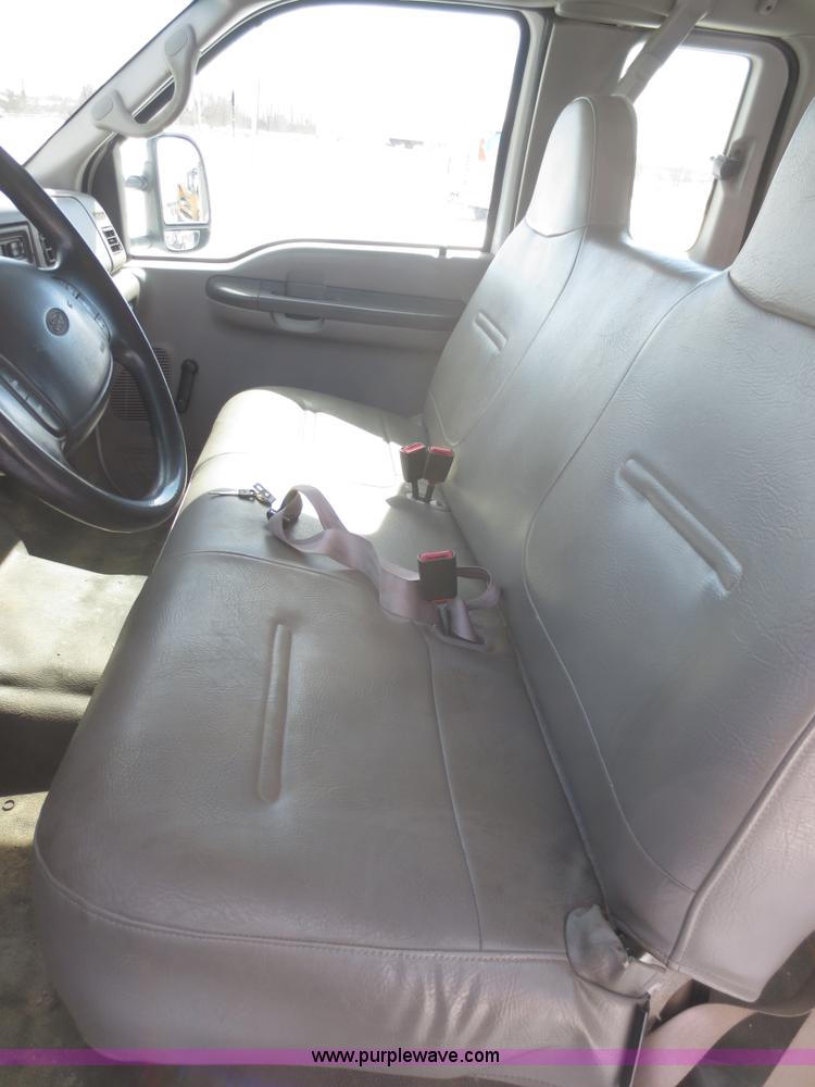 image for item F8188 2001 Ford F350 Super Duty flatbed truck