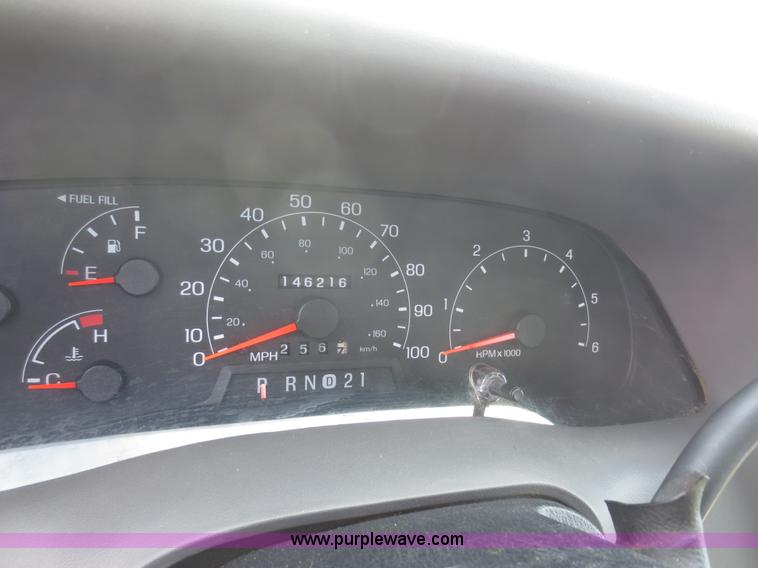 image for item F8188 2001 Ford F350 Super Duty flatbed truck