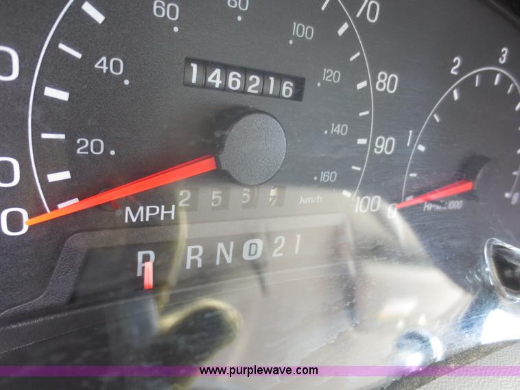 image for item F8188 2001 Ford F350 Super Duty flatbed truck