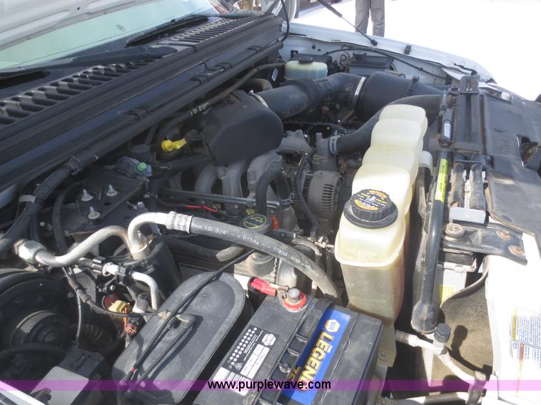 image for item F8188 2001 Ford F350 Super Duty flatbed truck