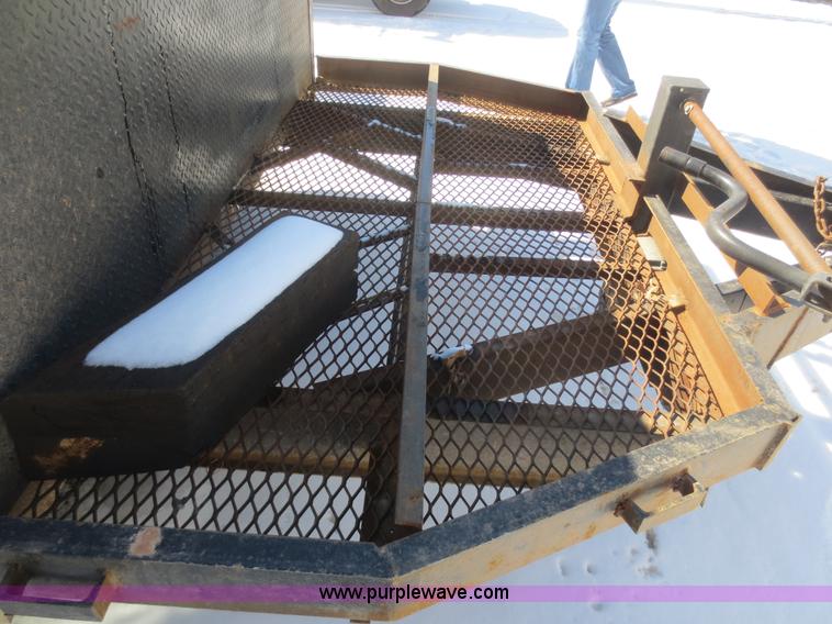 image for item F8191 2002 BNW enclosed trailer