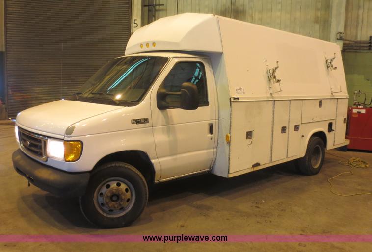 image for item F8197 2005 Ford E450 Super Duty service van