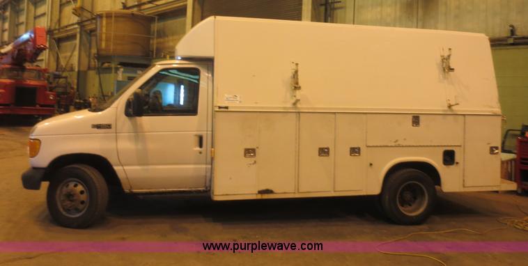 image for item F8197 2005 Ford E450 Super Duty service van