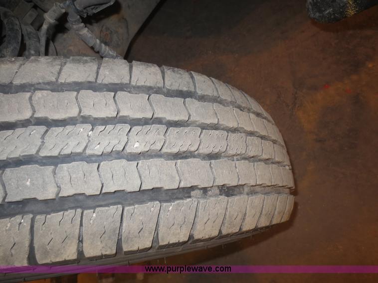 image for item F8197 2005 Ford E450 Super Duty service van