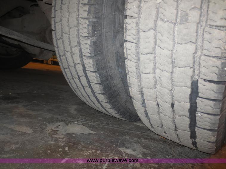 image for item F8197 2005 Ford E450 Super Duty service van