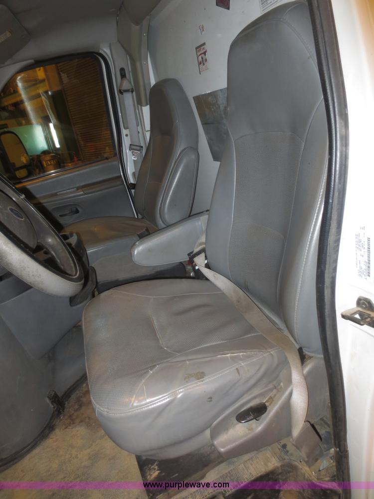 image for item F8197 2005 Ford E450 Super Duty service van