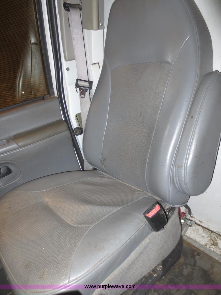 image for item F8197 2005 Ford E450 Super Duty service van