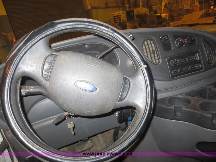 image for item F8197 2005 Ford E450 Super Duty service van