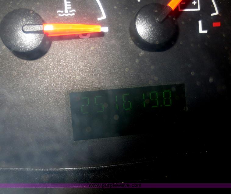 image for item F8197 2005 Ford E450 Super Duty service van