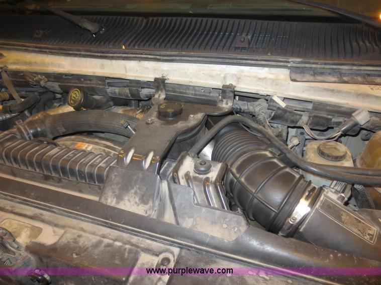 image for item F8197 2005 Ford E450 Super Duty service van