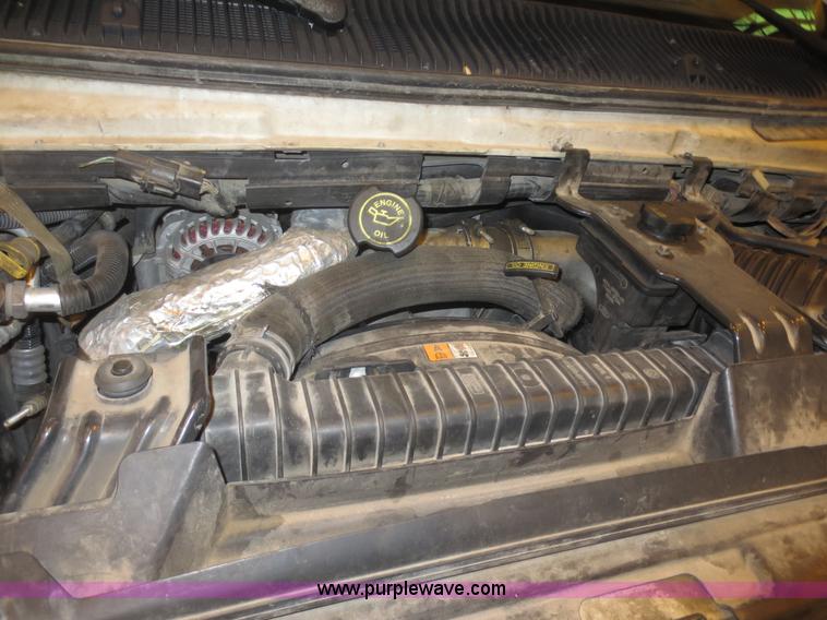 image for item F8197 2005 Ford E450 Super Duty service van