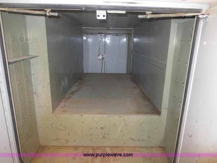 image for item F8197 2005 Ford E450 Super Duty service van