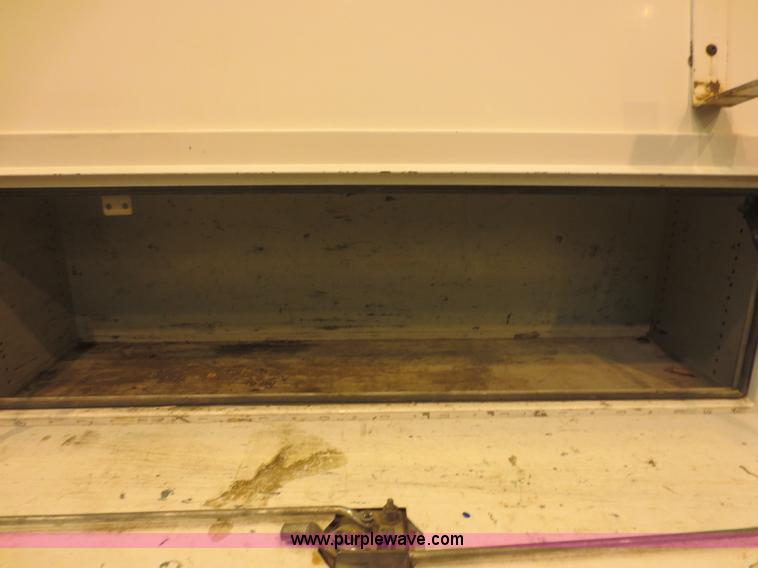 image for item F8197 2005 Ford E450 Super Duty service van