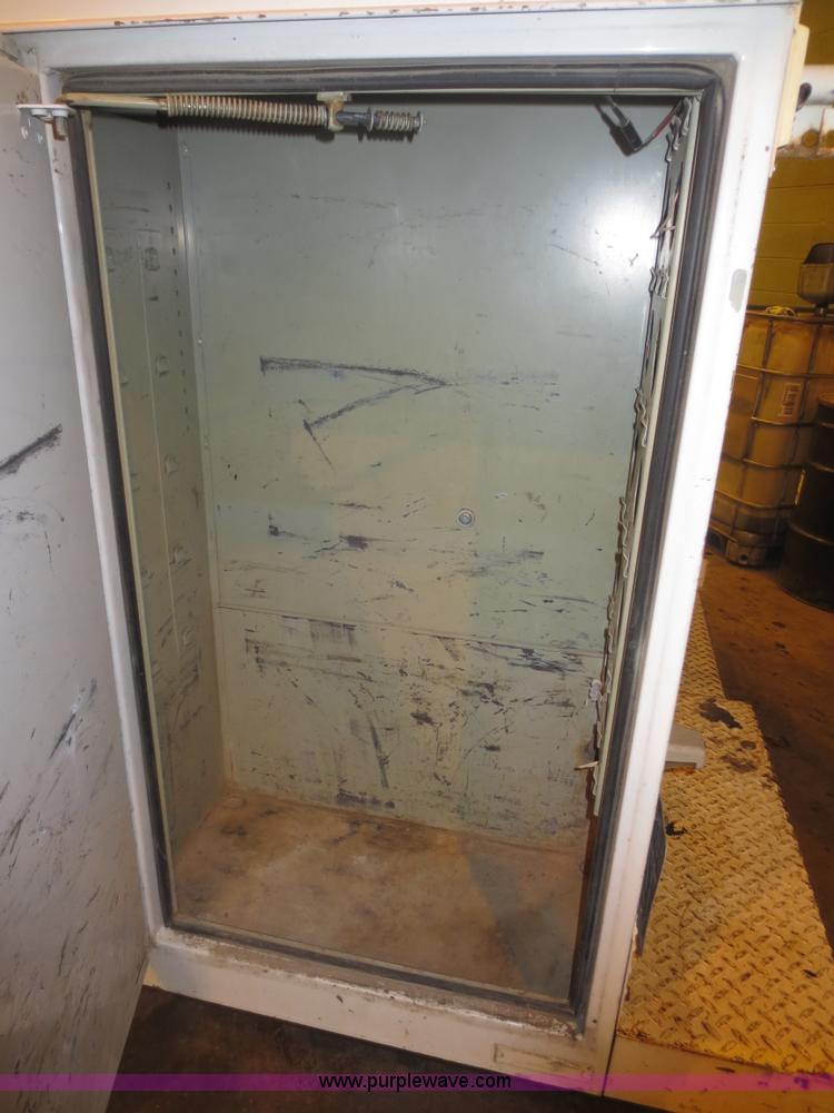 image for item F8197 2005 Ford E450 Super Duty service van