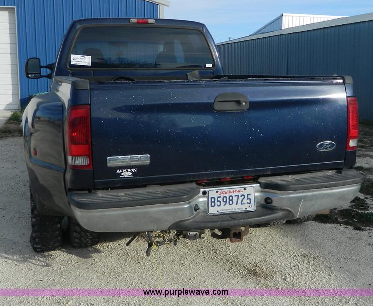 image for item F8770 2003 Ford F350 XL Crew Cab pickup truck
