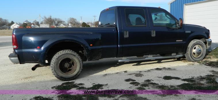 image for item F8770 2003 Ford F350 XL Crew Cab pickup truck