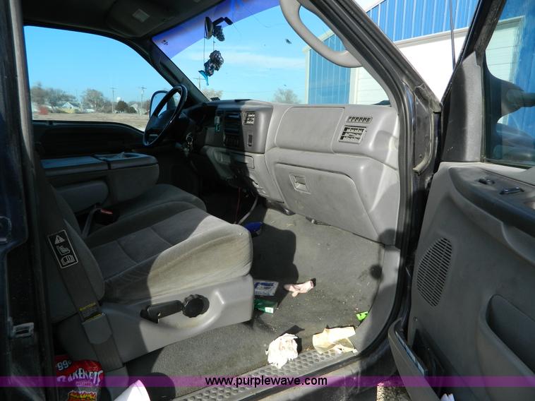 image for item F8770 2003 Ford F350 XL Crew Cab pickup truck