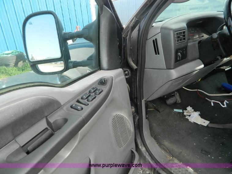 image for item F8770 2003 Ford F350 XL Crew Cab pickup truck