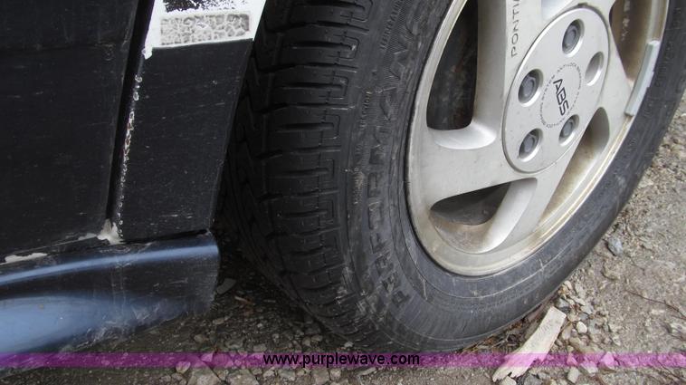 image for item G2261 2000 Pontiac Grand AM SE1