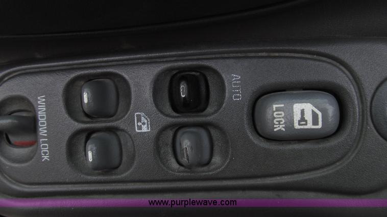 image for item G2261 2000 Pontiac Grand AM SE1