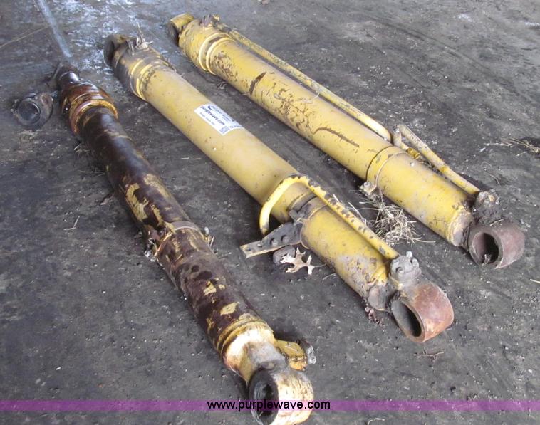 image for item G2268 Replacement cylinder for Komatsu 200 excavator