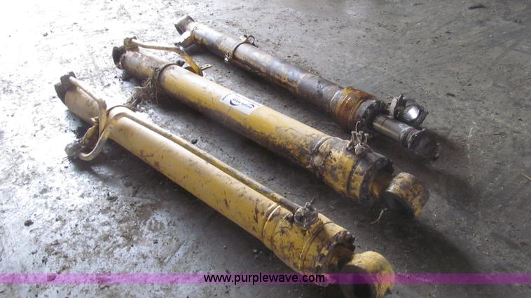 image for item G2268 Replacement cylinder for Komatsu 200 excavator