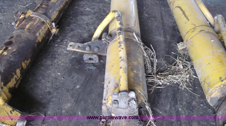 image for item G2268 Replacement cylinder for Komatsu 200 excavator