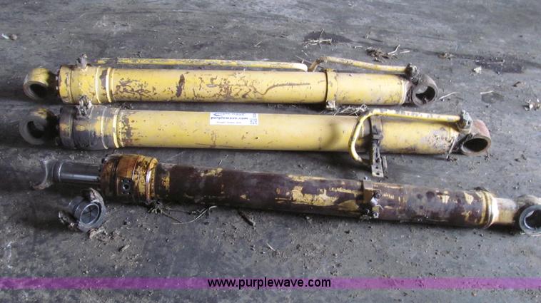 image for item G2268 Replacement cylinder for Komatsu 200 excavator