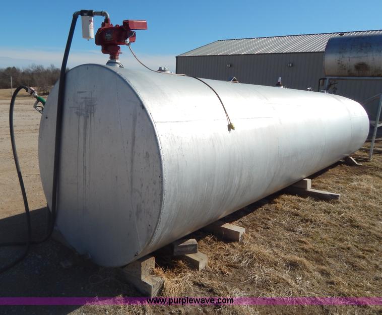 4,000 gallon fuel tank in Stotts City, MO Item G9354 sold Purple Wave