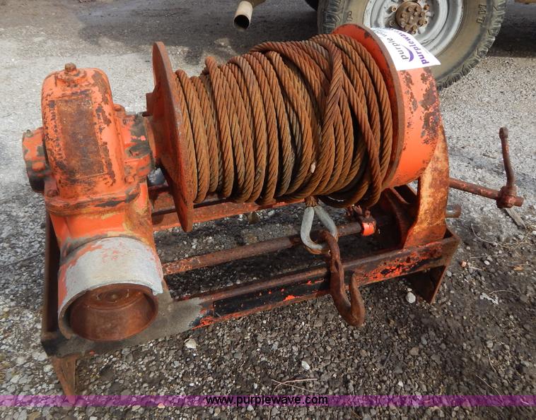 image for item G9359 Hydraulic Tulsa winch