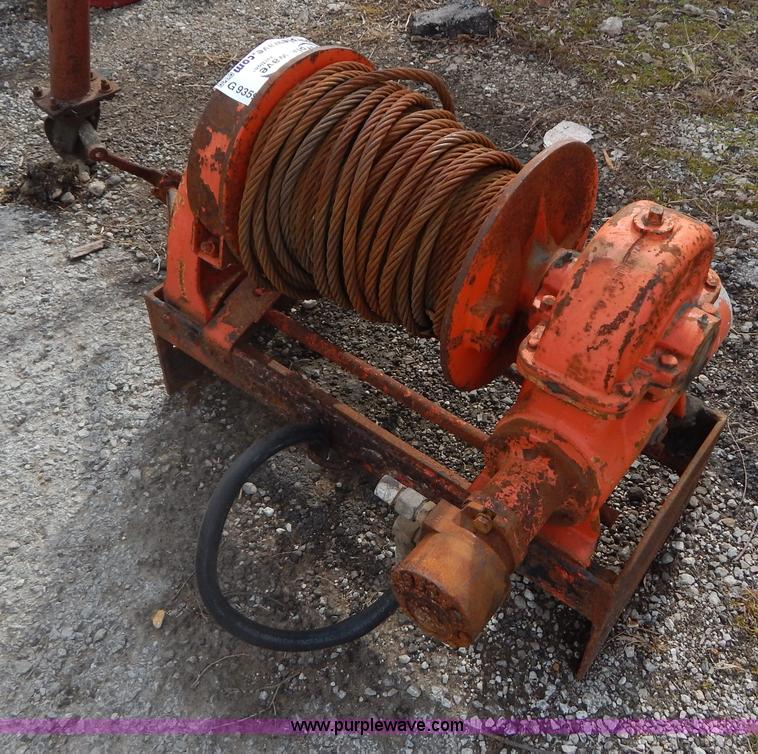 image for item G9359 Hydraulic Tulsa winch