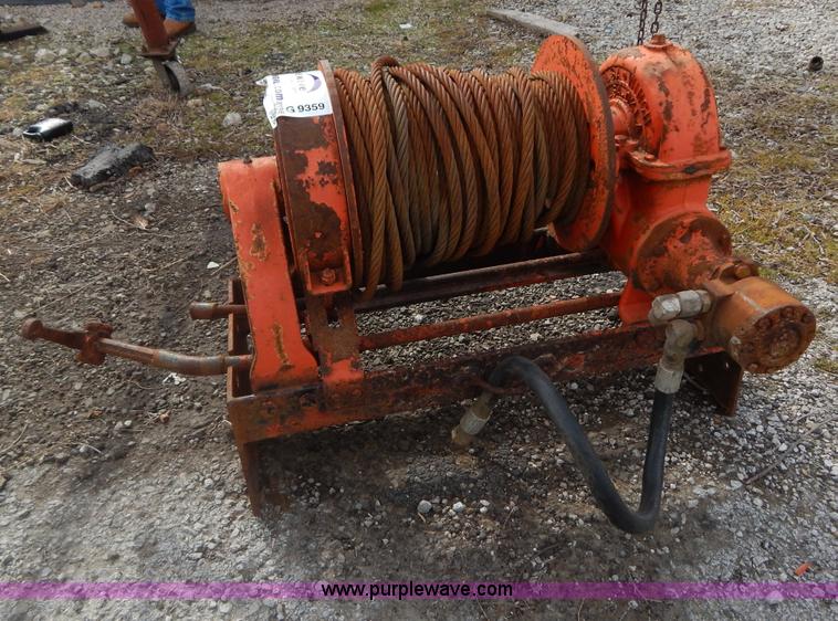 image for item G9359 Hydraulic Tulsa winch