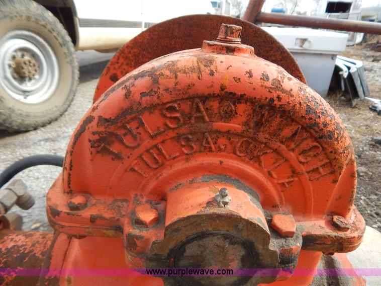 image for item G9359 Hydraulic Tulsa winch