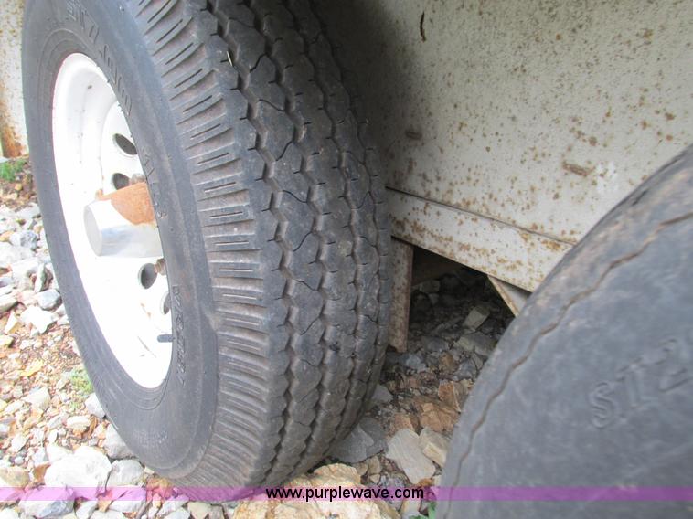 image for item G9425 2000 WW box trailer