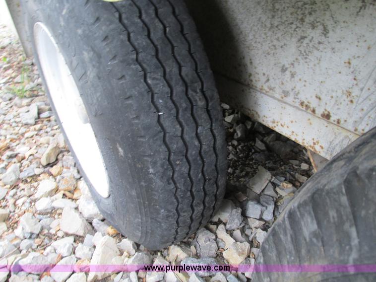 image for item G9425 2000 WW box trailer